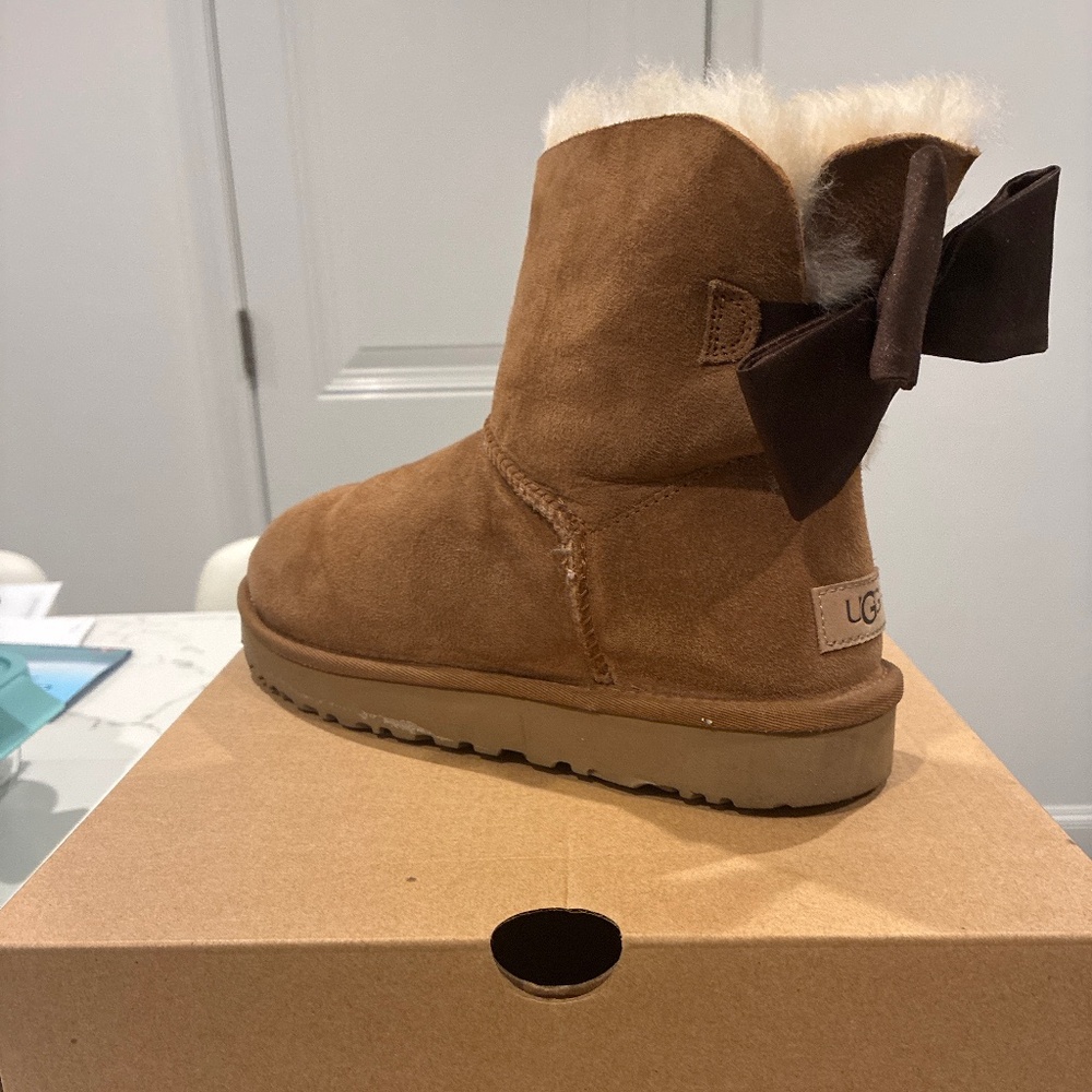 Ugg’s Mini Bailey Bow 2 Glam